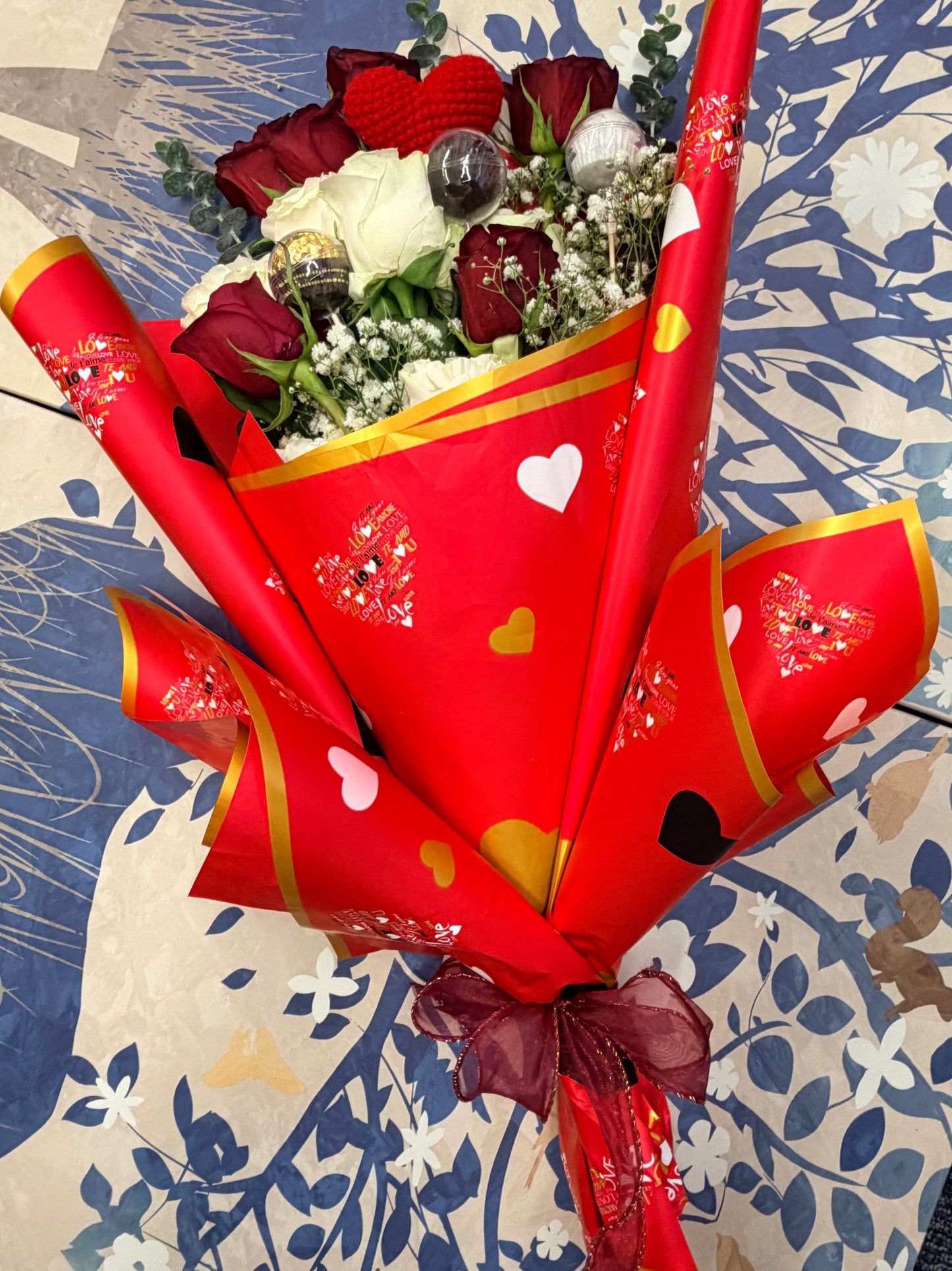 🌹❤️ Valentine's - Red & White Rose chocolate bouquet