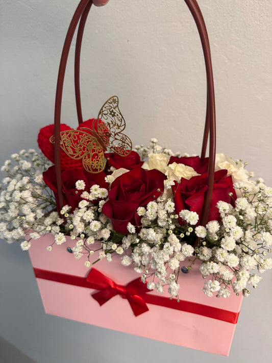 💐👜 Elegant Rose Chocolate Bouquet in a cute paper handbag